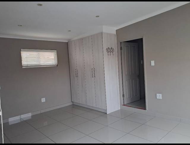 2 BEDROOM PROPERTY TO RENT IN GREEN POINT
